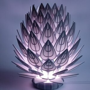 Декоративный светильник с листьями